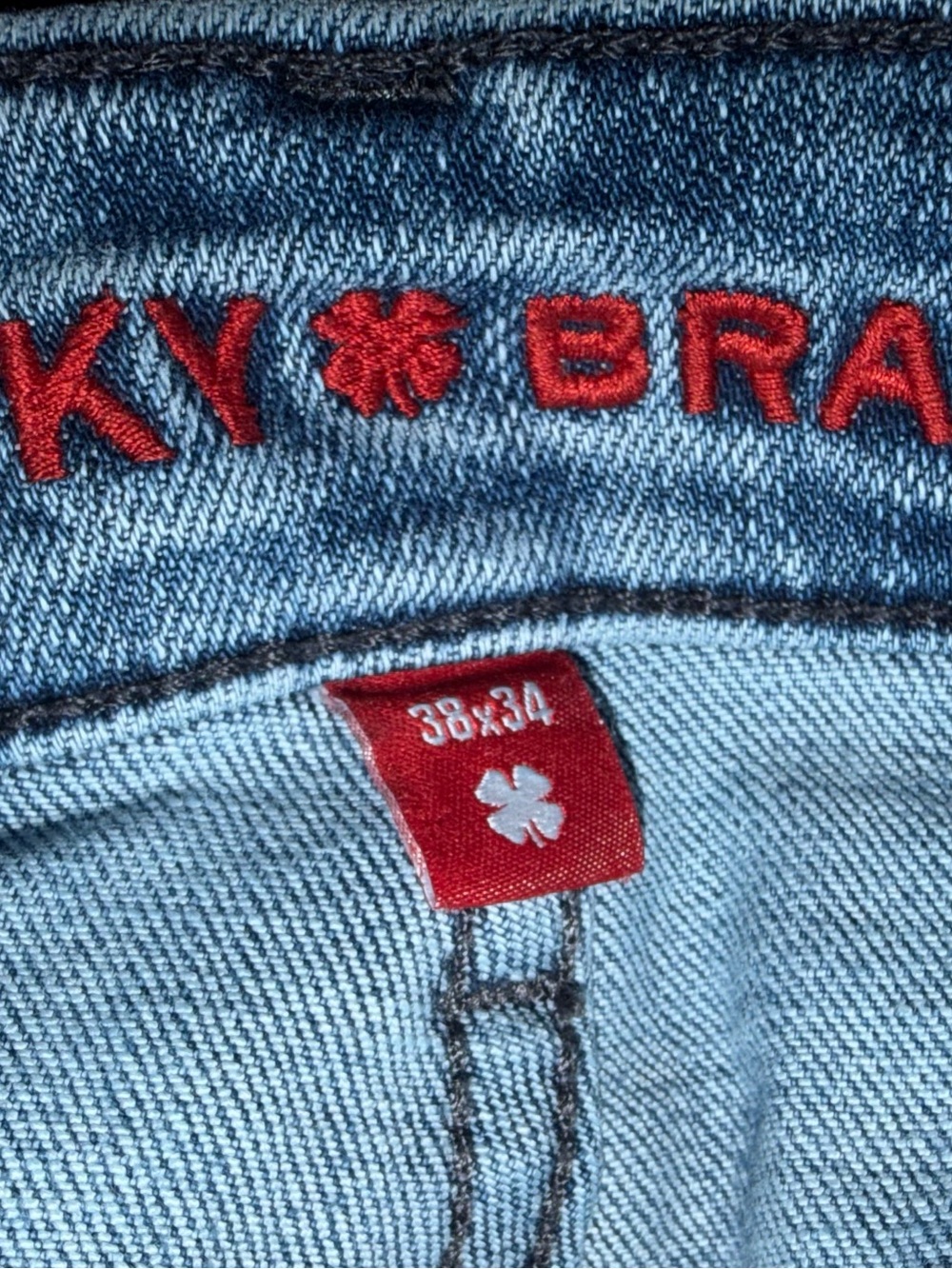 Lucky Brand Men’s 223 Straight Jeans - Picture 2 of 2